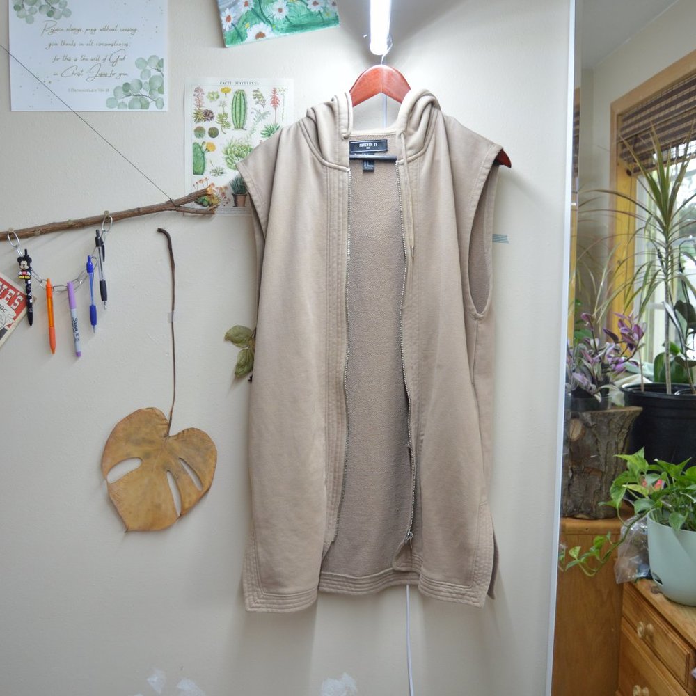 No Sleeve Zip Zip Jacket